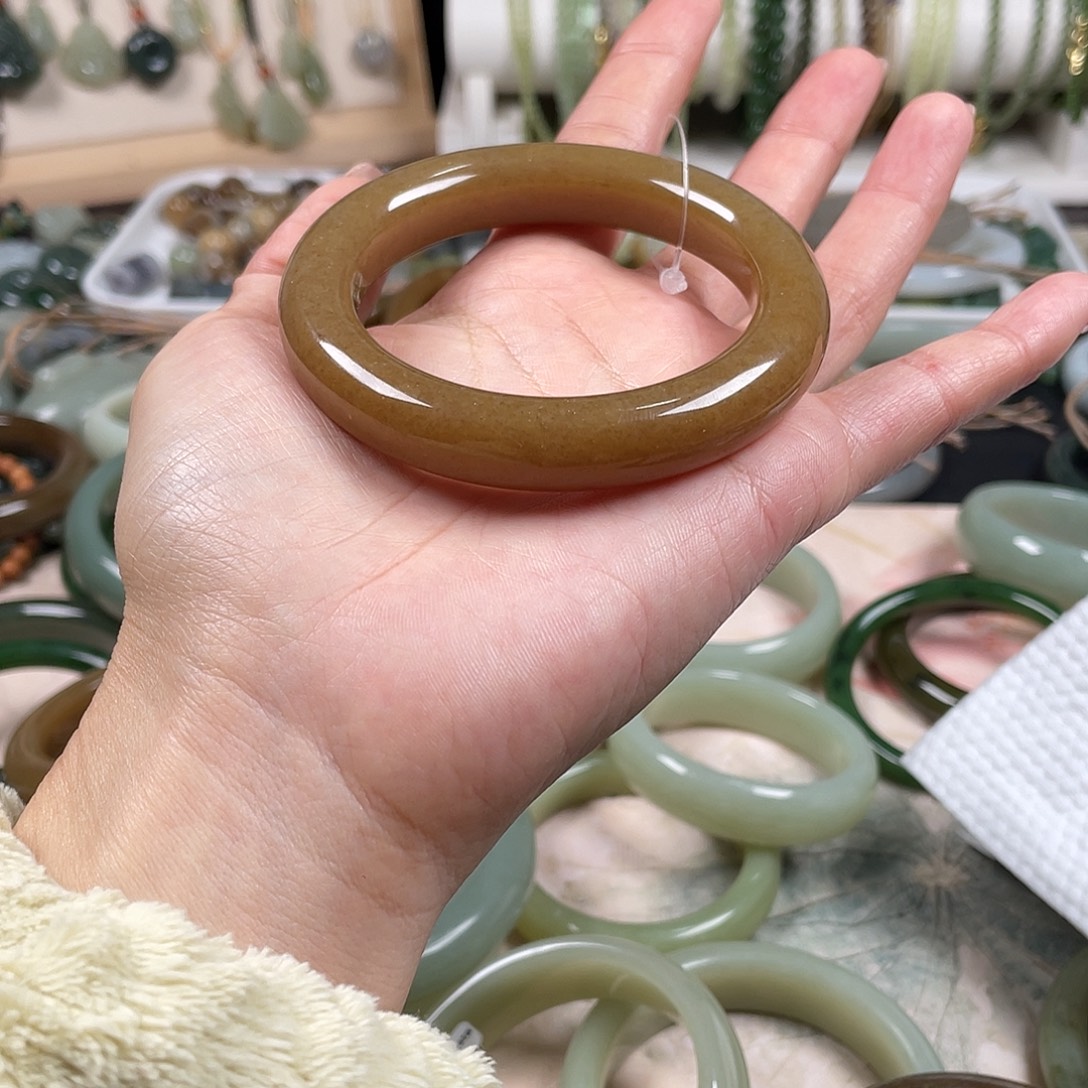 、***࿐和田玉未镶嵌手镯