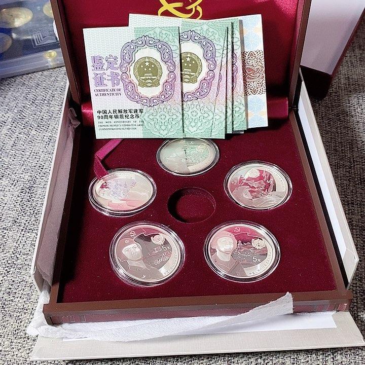 纯银金银大盒带证书17年建军90周年套币如图