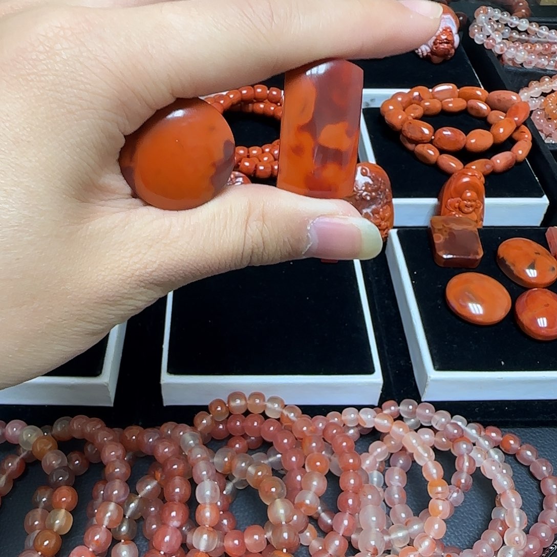 南红玛瑙未镶嵌颈饰