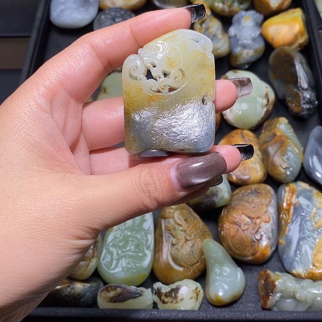 星***璨和田玉未镶嵌颈饰