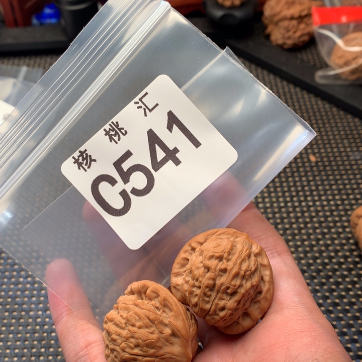 文玩核桃吊坠招财公子