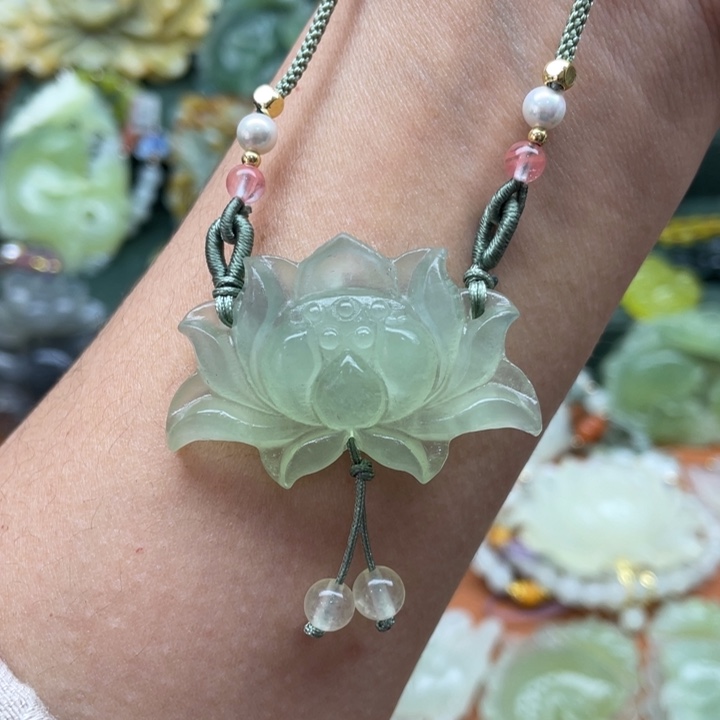 蛇纹石玉未镶嵌吊坠