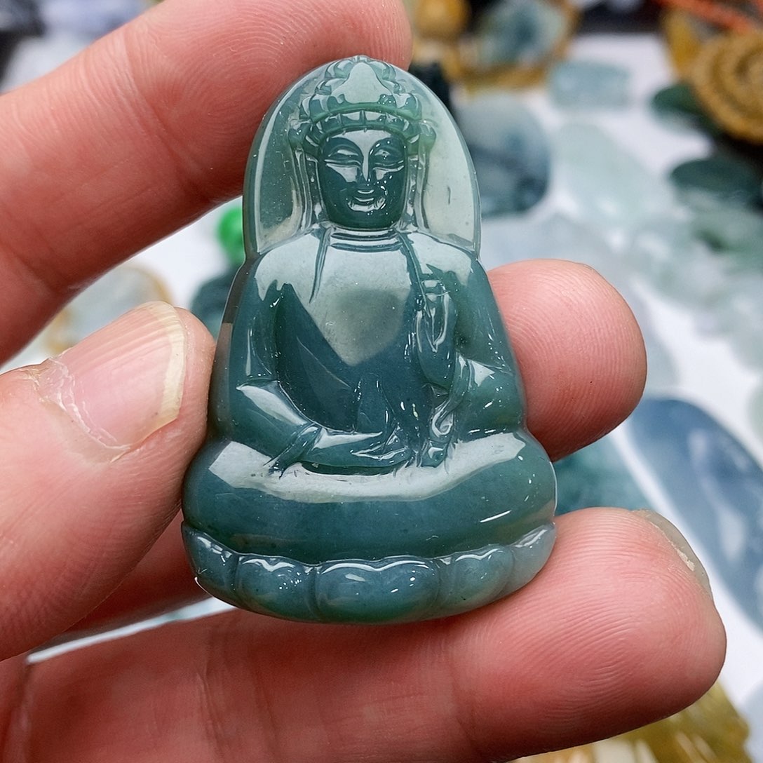 翡翠颈饰未镶嵌素衣观音