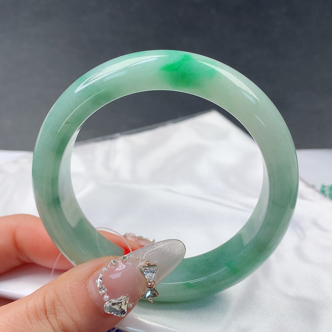 翡翠手镯未镶嵌0072正55