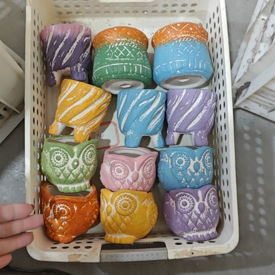 当场拍满15元发货不凑不发，花盆盆口不方不圆有针孔黑点是正常的，