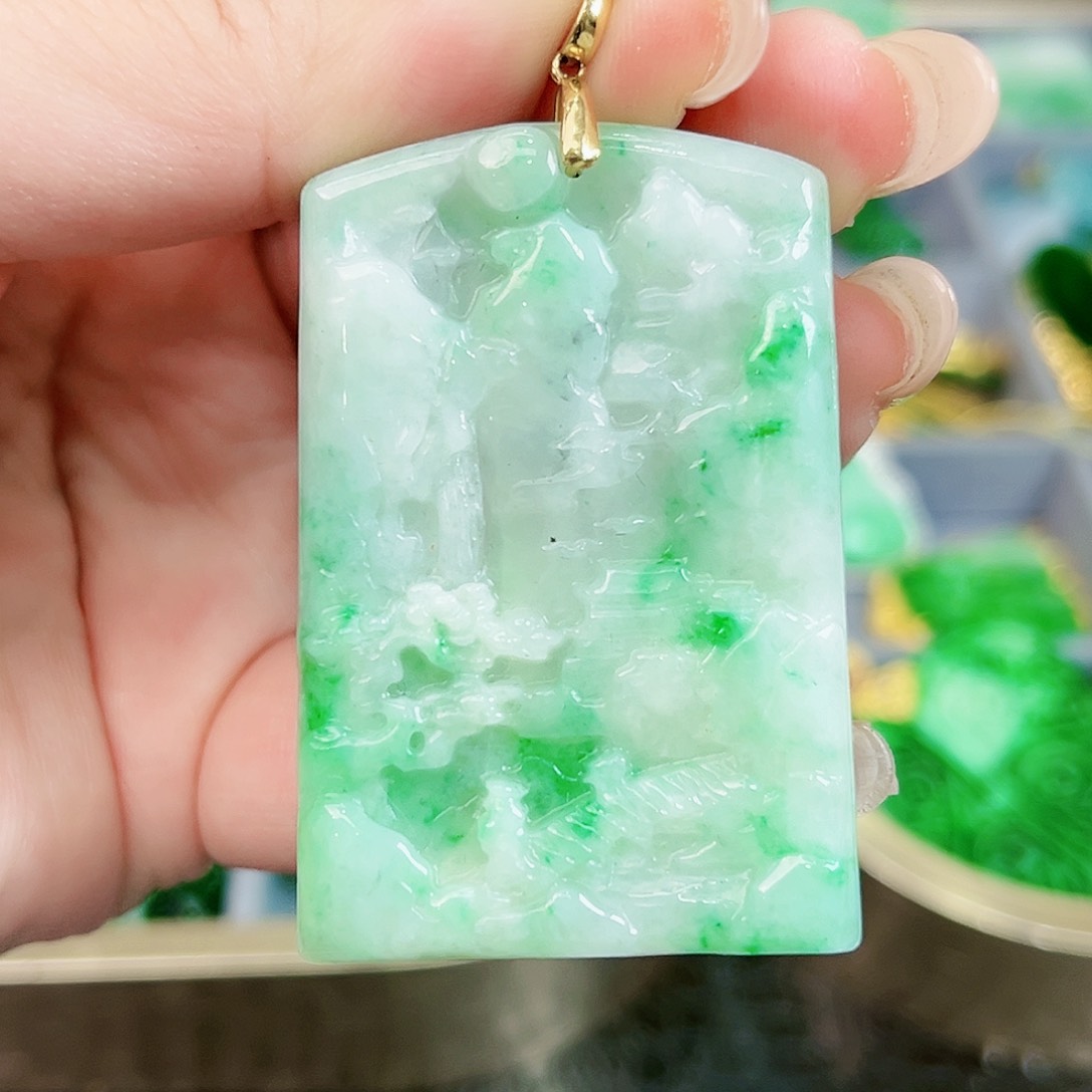 翡翠颈饰18K金镶嵌吊坠