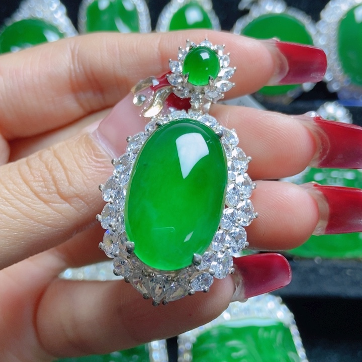 翡翠颈饰银S925镶嵌18。