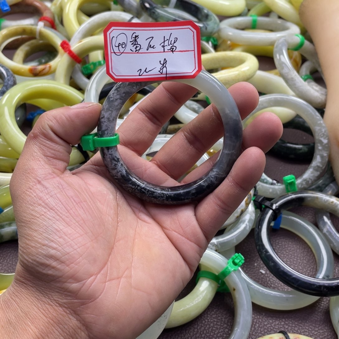 番***次蛇纹石玉未镶嵌手镯