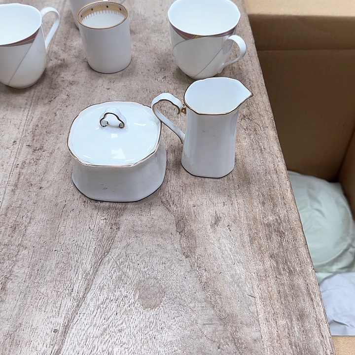 瓷片噗哈哈哈哈哈哈哈哈哈我笑