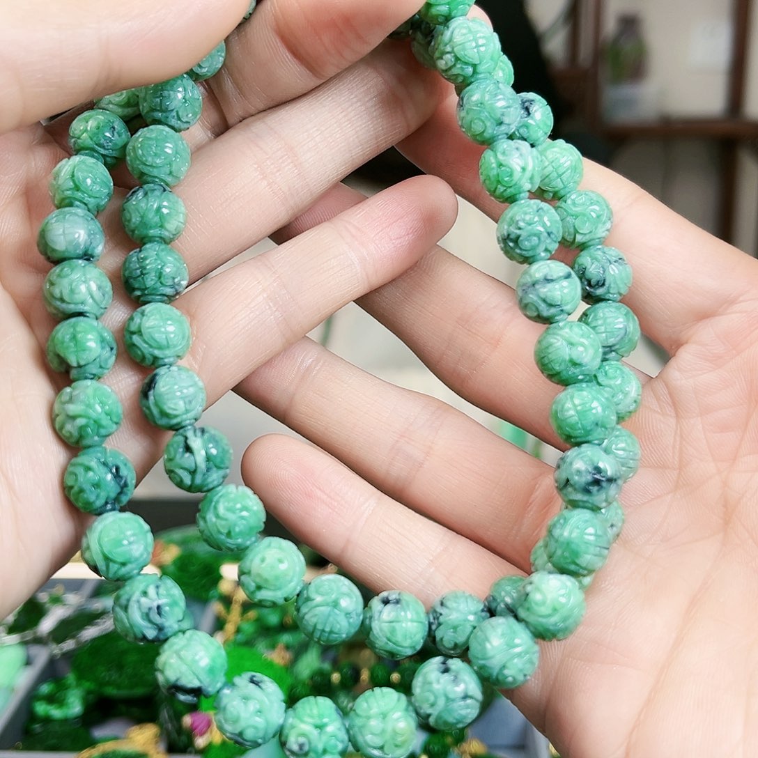 翡翠颈饰未镶嵌项链