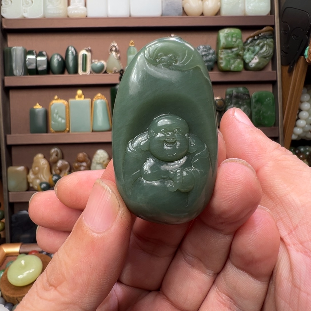 和田玉未镶嵌颈饰俄碧鸭蛋青油润佛公牌超值