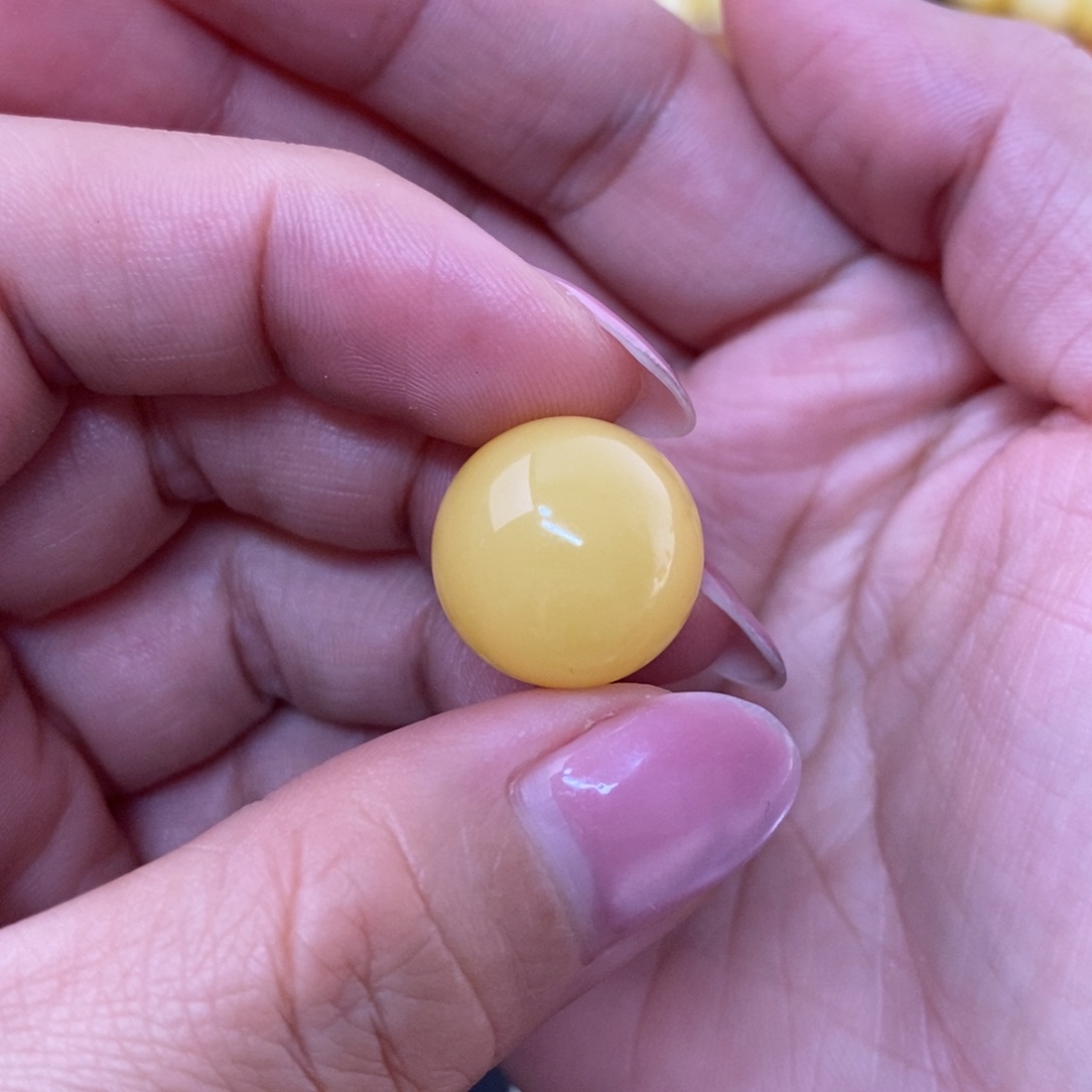 裸石琥珀未镶嵌刘**。
