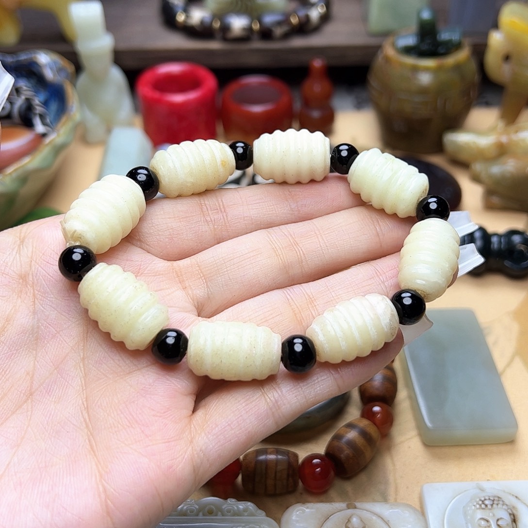 蛇纹石玉未镶嵌颈饰