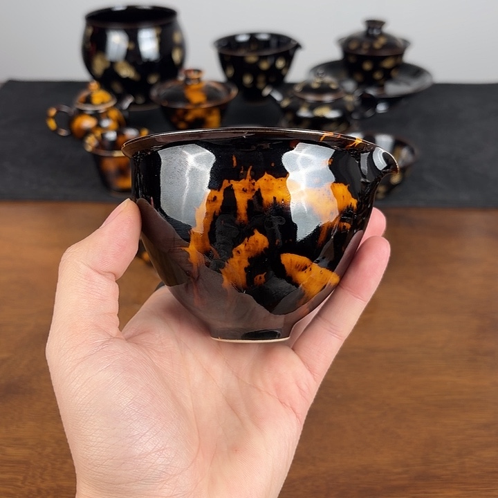 瓷玳瑁釉矮公道杯