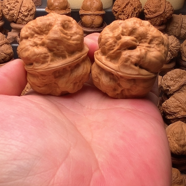 桃核把件画****屋元宝…………