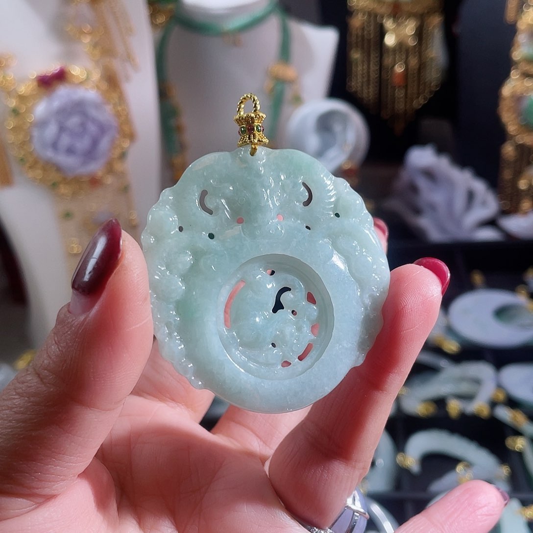 翡翠颈饰未镶嵌翡翠时来运转牌