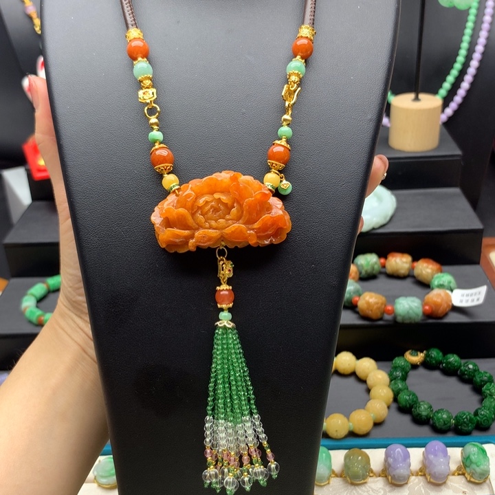 翡翠未镶嵌颈饰红翡花