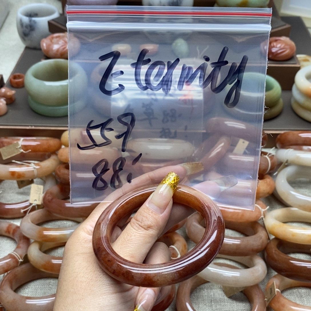 E***、石英质玉未镶嵌手镯