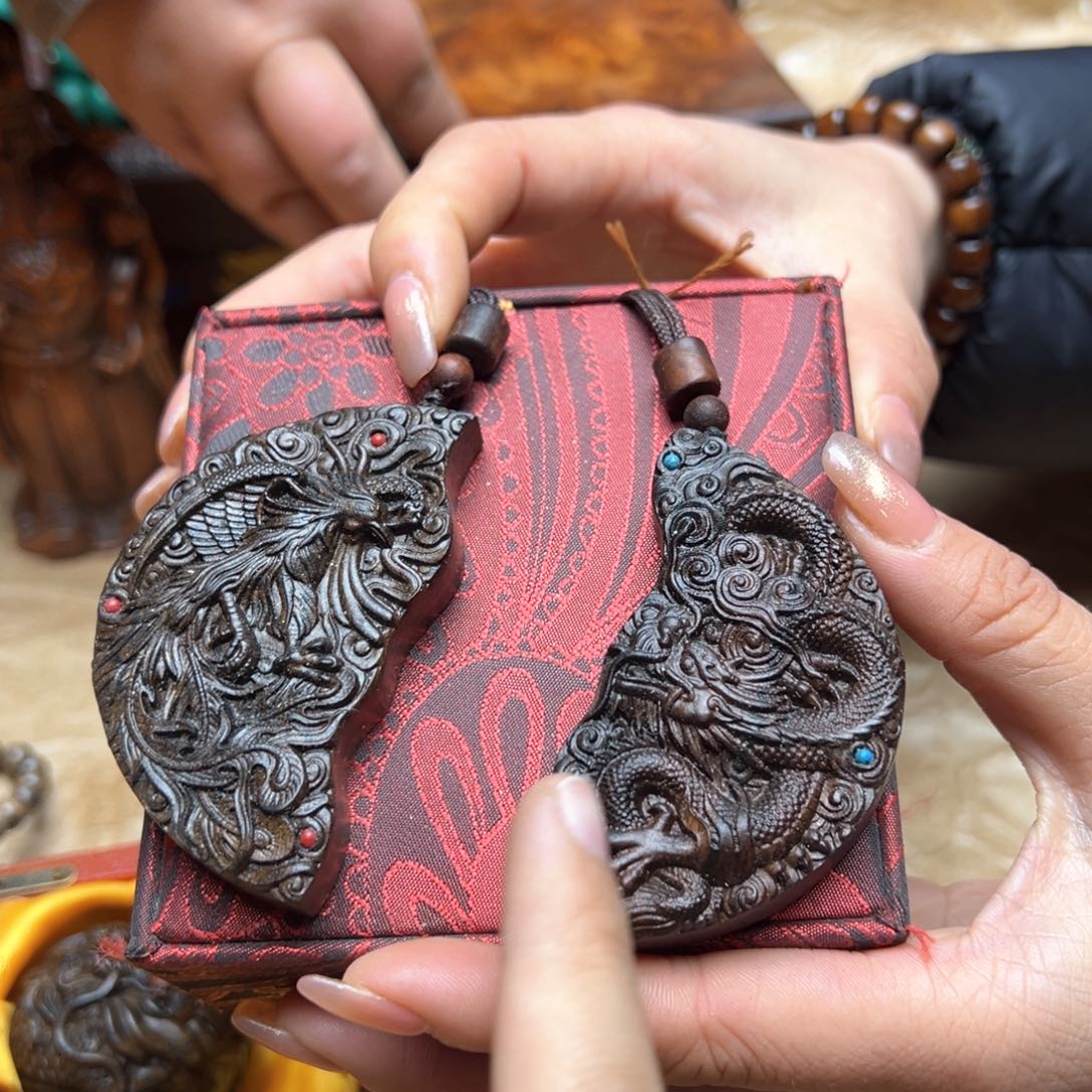 大叶紫檀（黑酸枝木类）