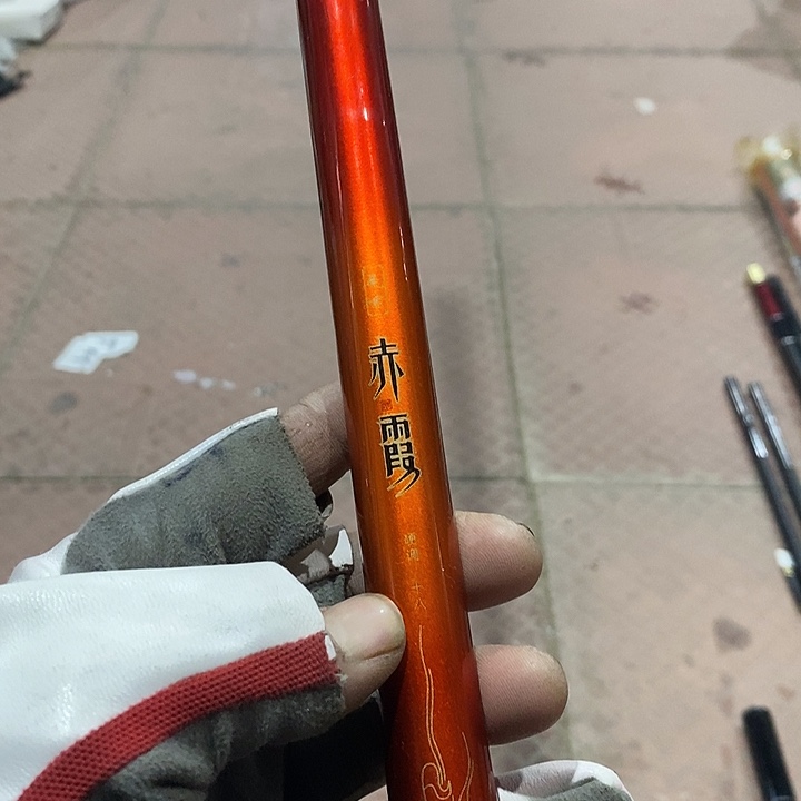8号鱼竿一根，，缺节的，