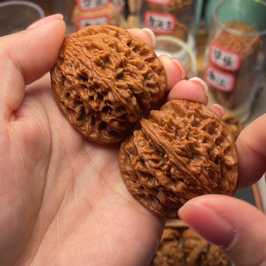 把件桃核46克全品红皮霸气粗筋虎42.8