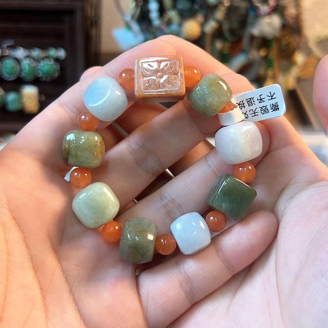 翡翠颈饰未镶嵌手串