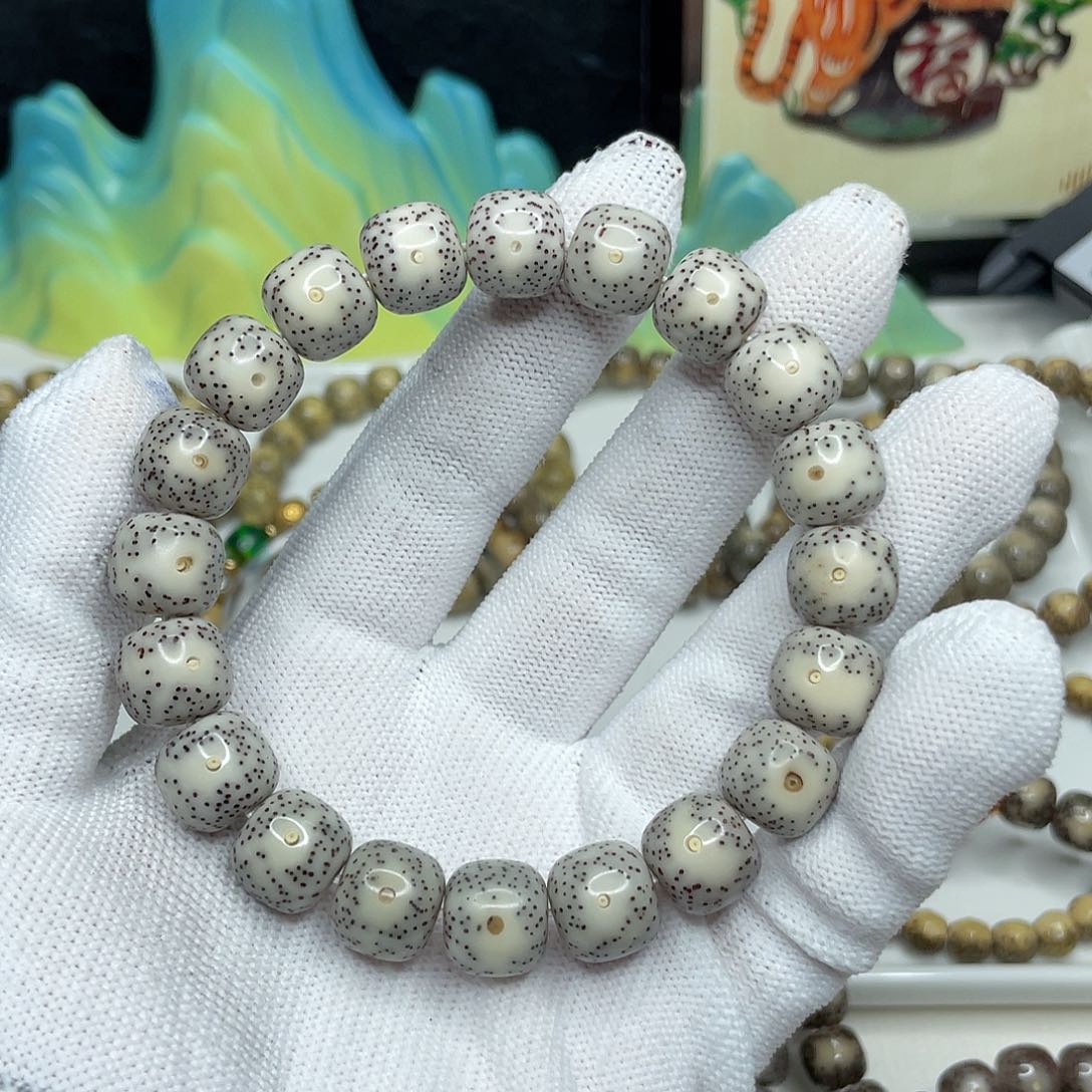 星月菩提手串38。12/11奶奶灰黄金瞳