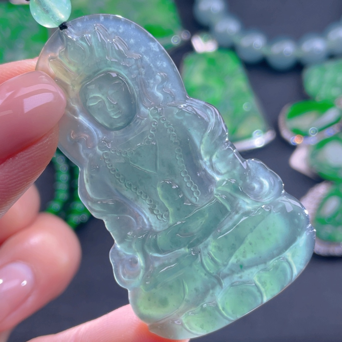 翡翠颈饰未镶嵌翡翠