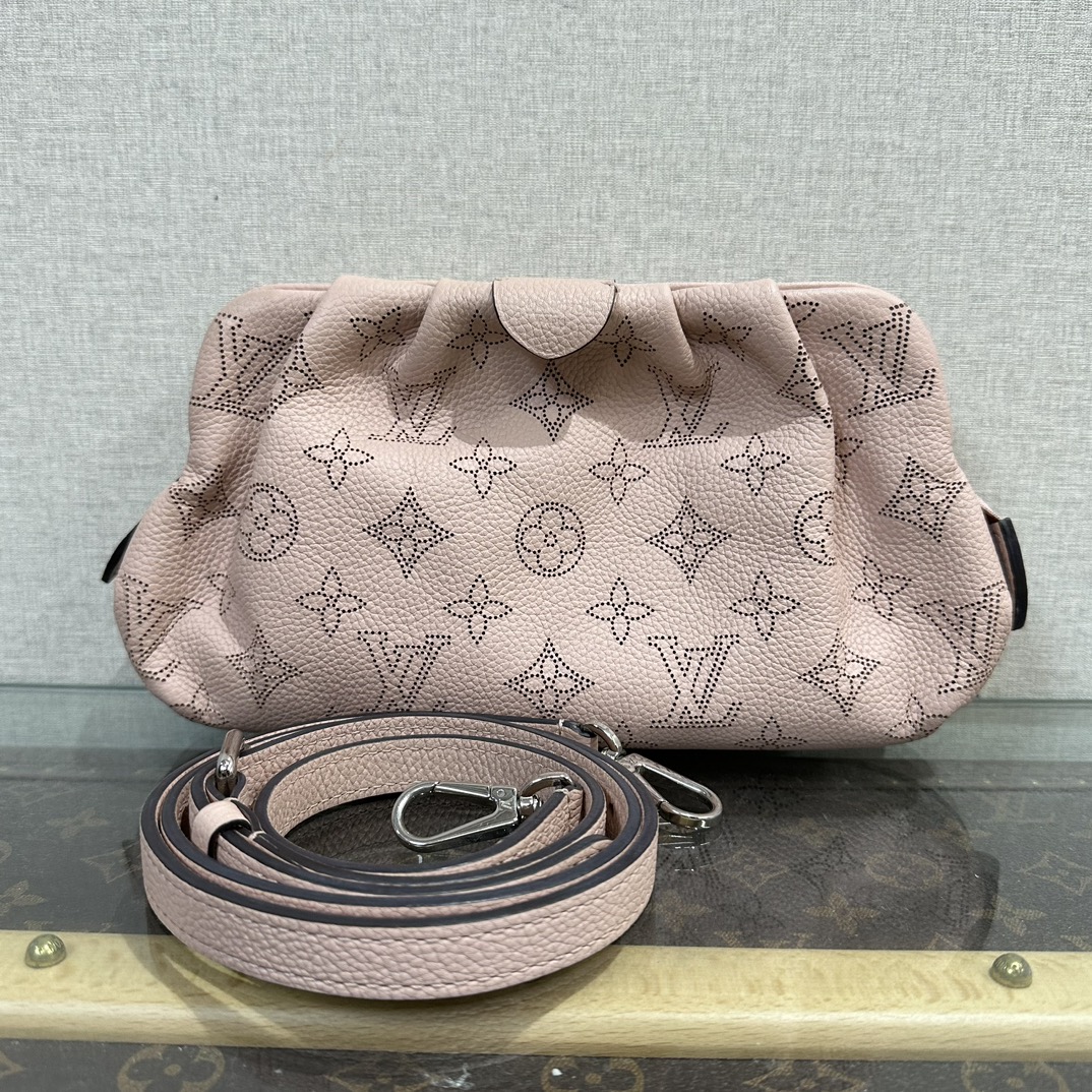 95新 LV 路易威登Scala系列粉色镂空月光女神云朵包 05652