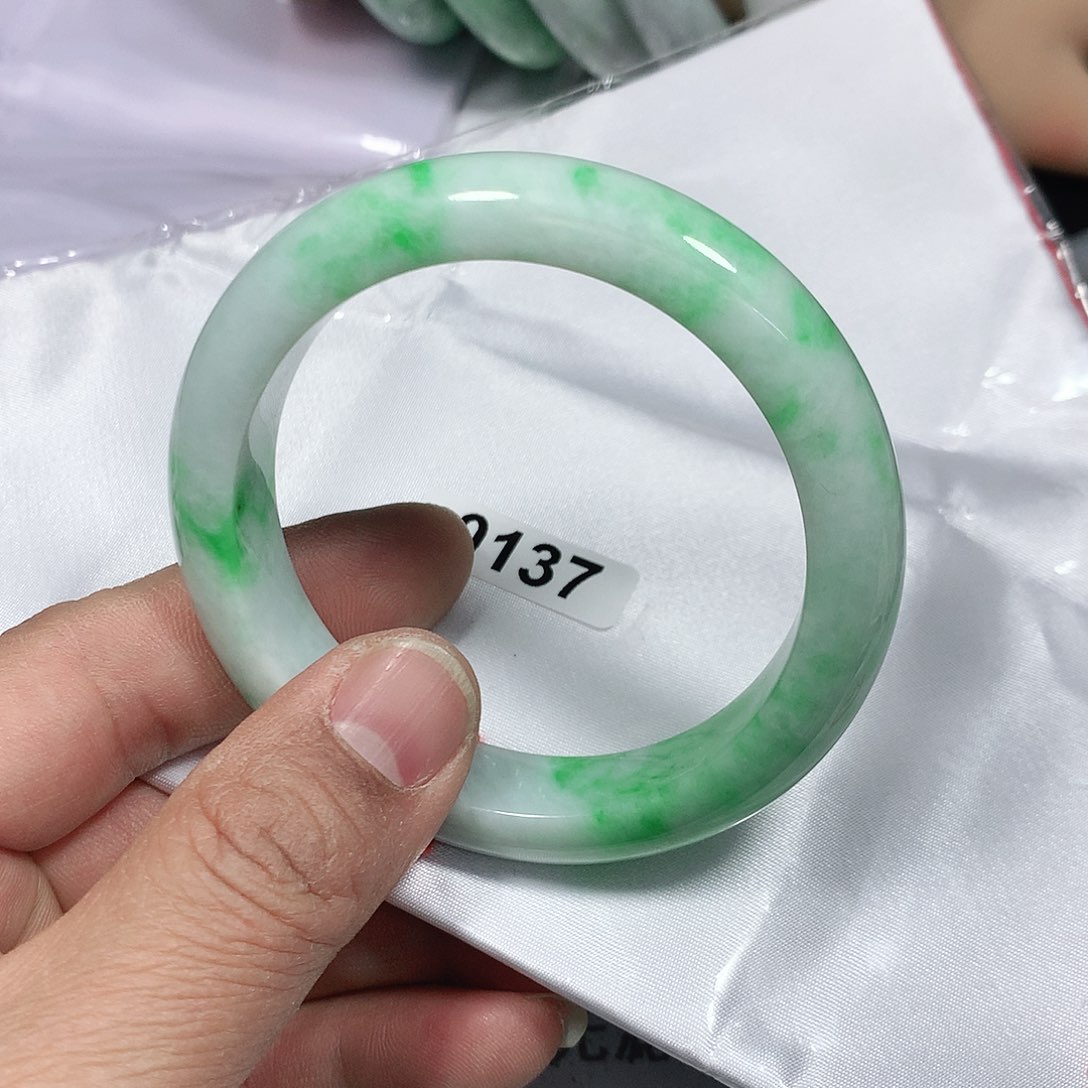 翡翠手镯未镶嵌天然缅甸翡翠手镯A货