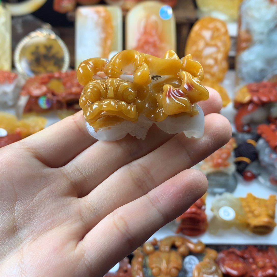 石英质玉（黄龙玉）挂件未镶嵌