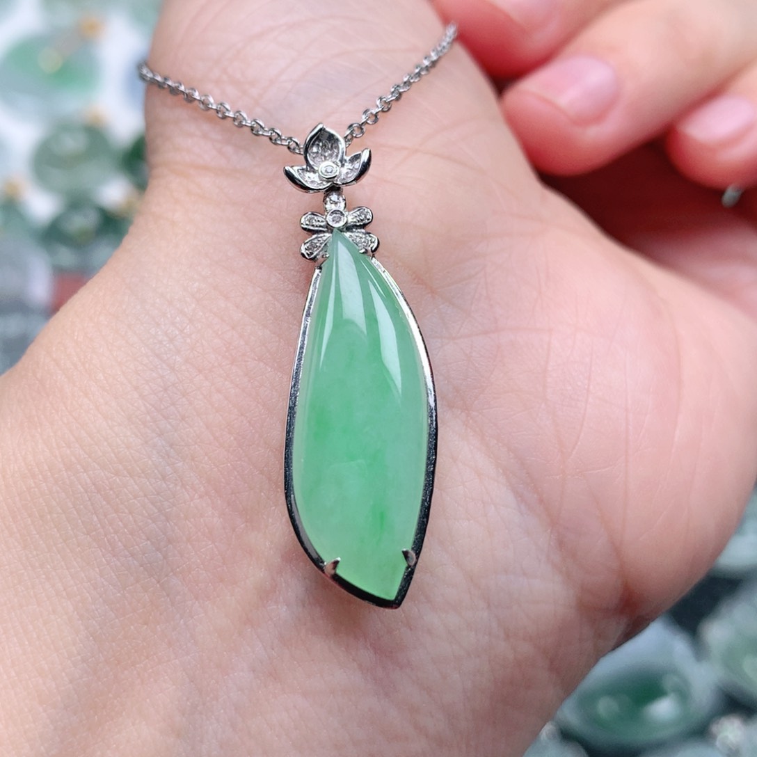 翡翠吊坠(不含链)18K金镶嵌