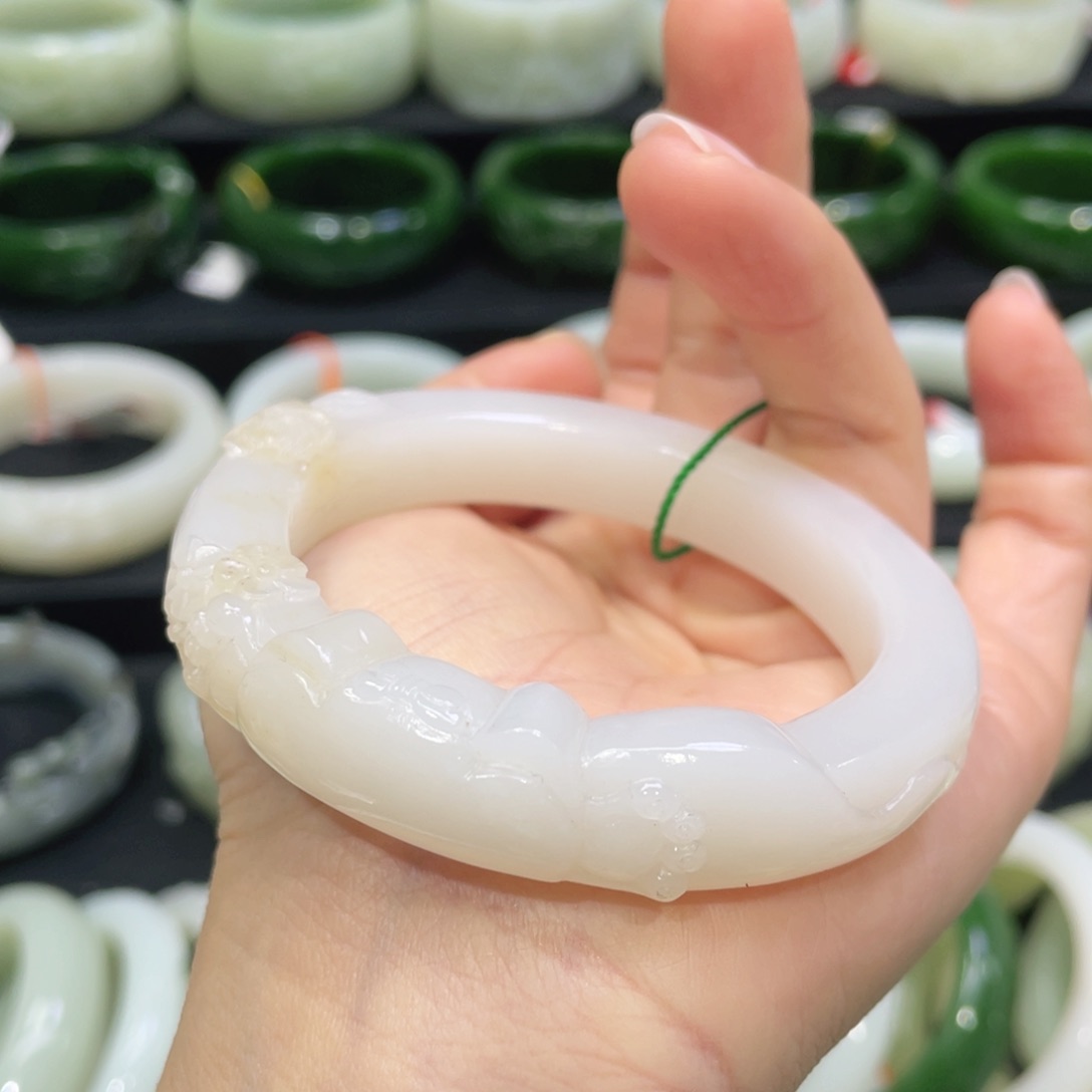 未镶嵌手镯和田玉86