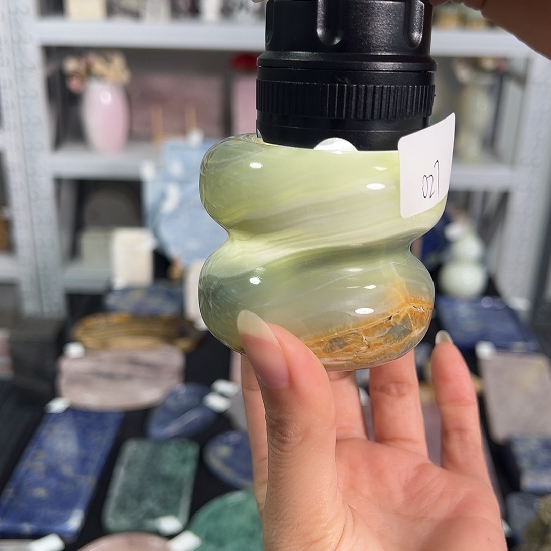 石材烛台。     027