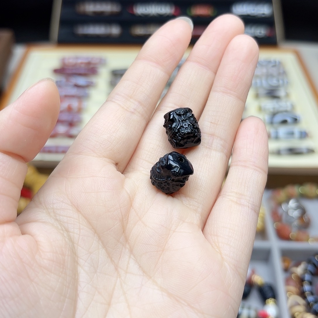 玛瑙/玉髓颈饰合金是***呀