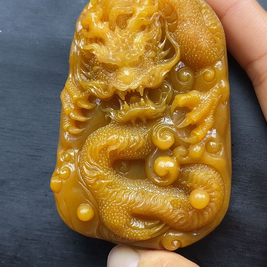 石英质玉（黄龙玉）颈饰未镶嵌