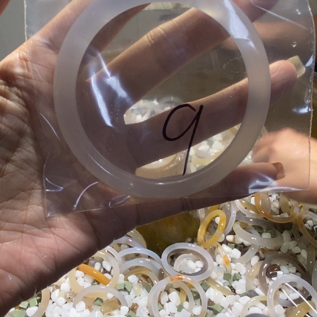 哈****玛瑙/玉髓未镶嵌手镯9号