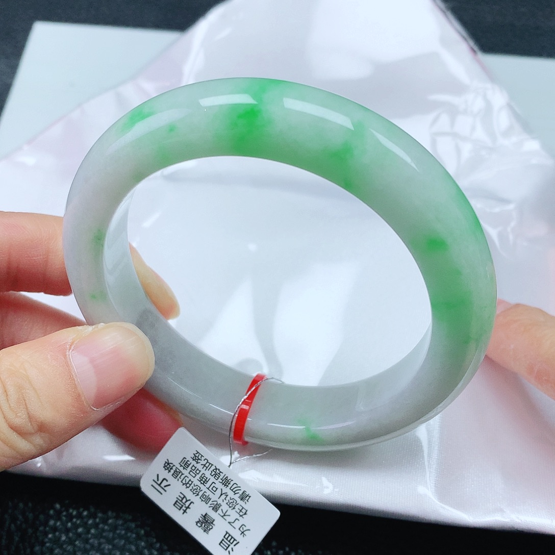 翡翠手镯未镶嵌56圈