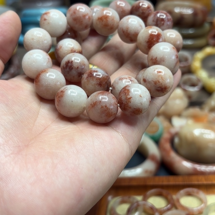 财***尖石英岩玉合金颈饰