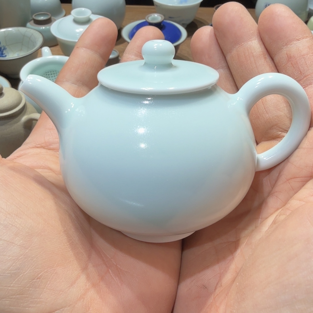 汝窑天真釉色壶一把微瑕