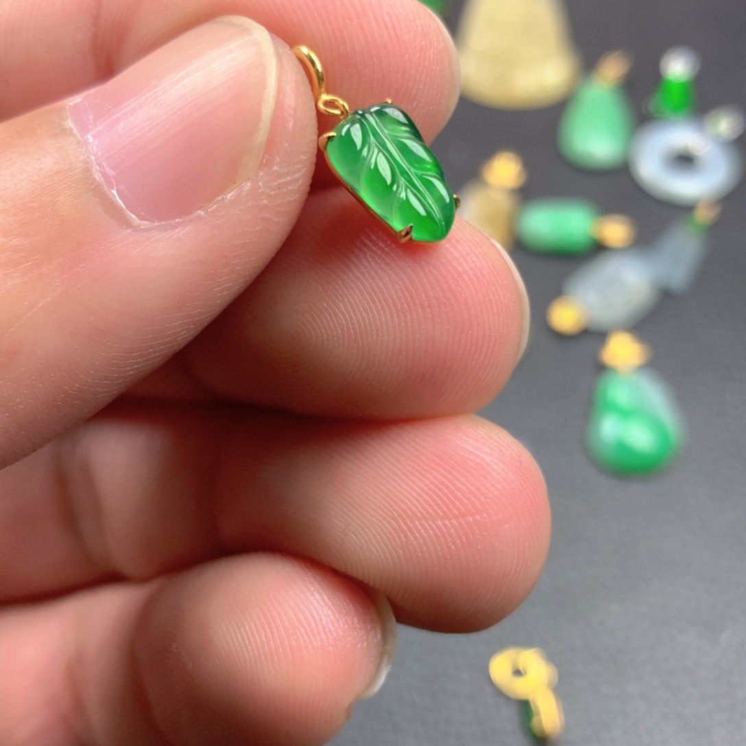 【闪购商品】颈饰18K金镶嵌翡翠翡翠