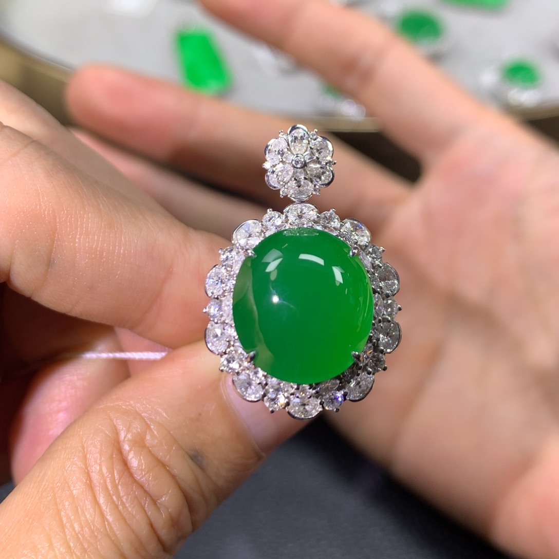 翡翠戒指18K金镶嵌翡翠