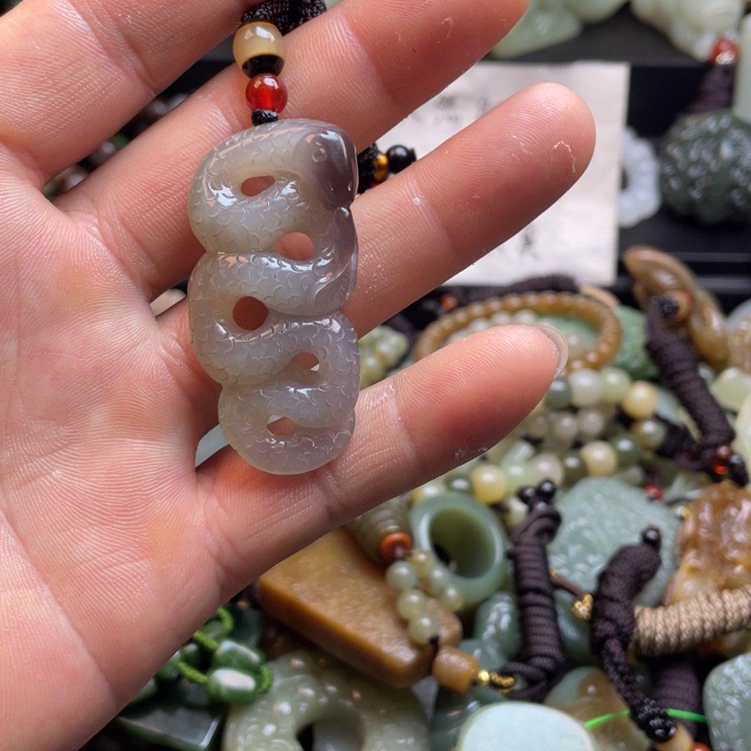 和田玉未镶嵌颈饰