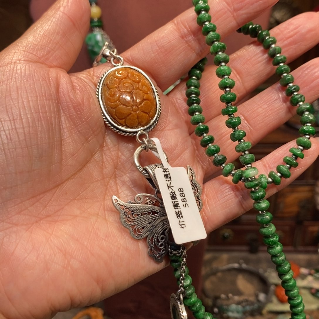 翡翠吊坠(赠链)未镶嵌