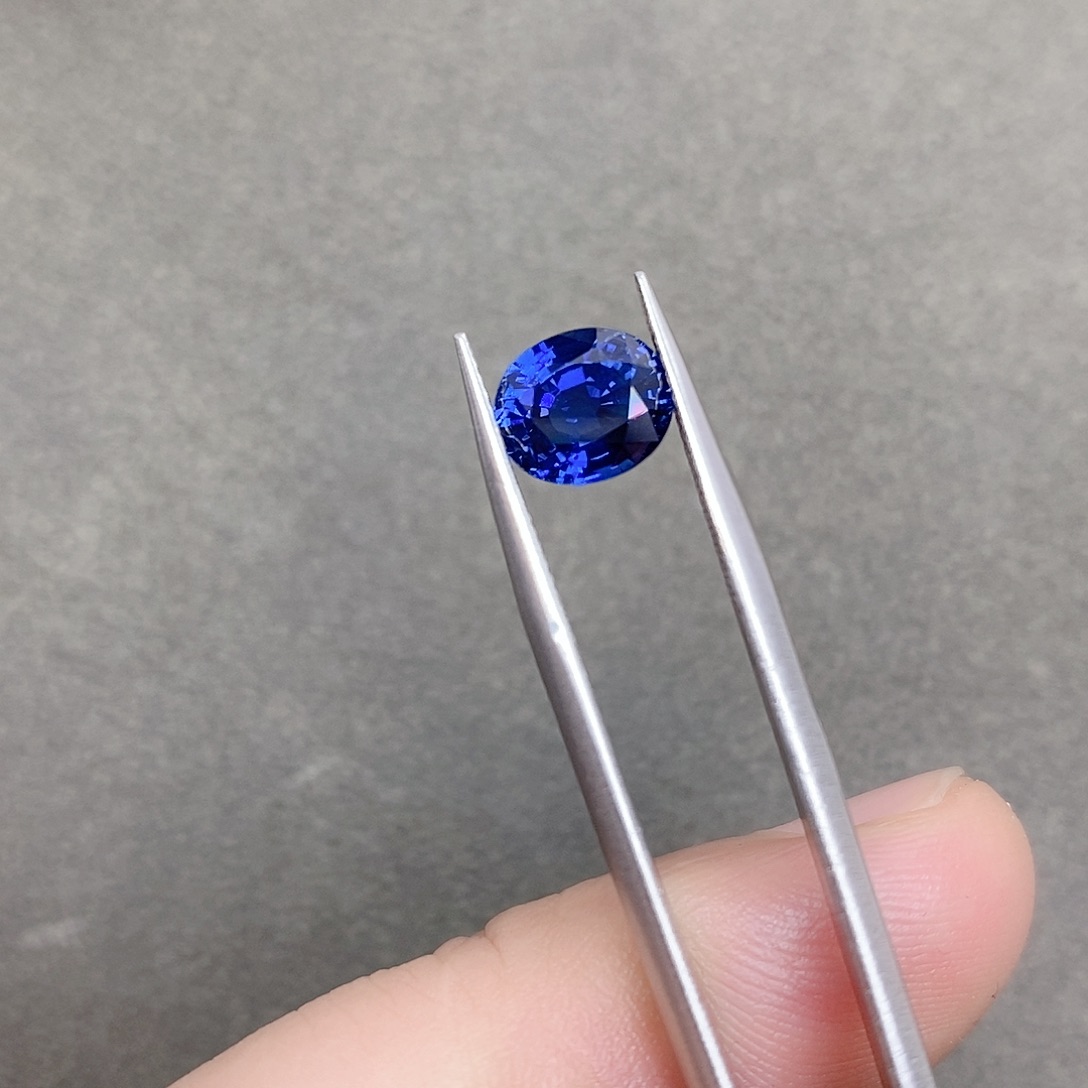 蓝宝石裸石未镶嵌2.5ct全净皇家蓝