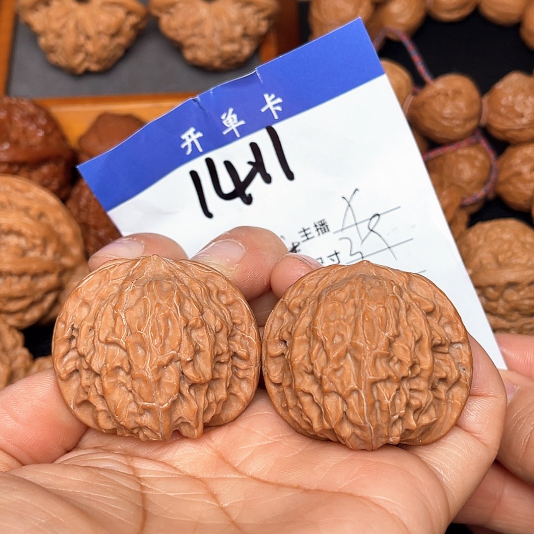 文玩核桃吊坠山地磨盘39尺。 无刀修。   1411