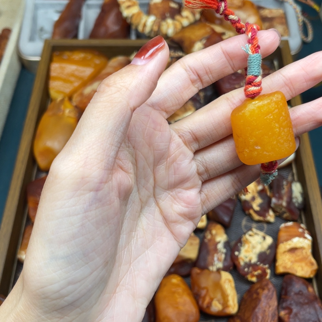 琥珀未镶嵌珠宝奇石