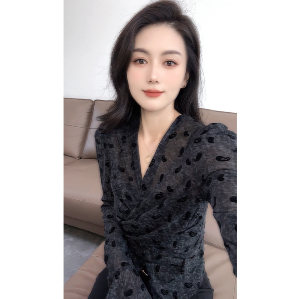 V领褶皱时尚T恤女2025年秋季新款时尚显瘦小衫透气褶皱修身长袖潮