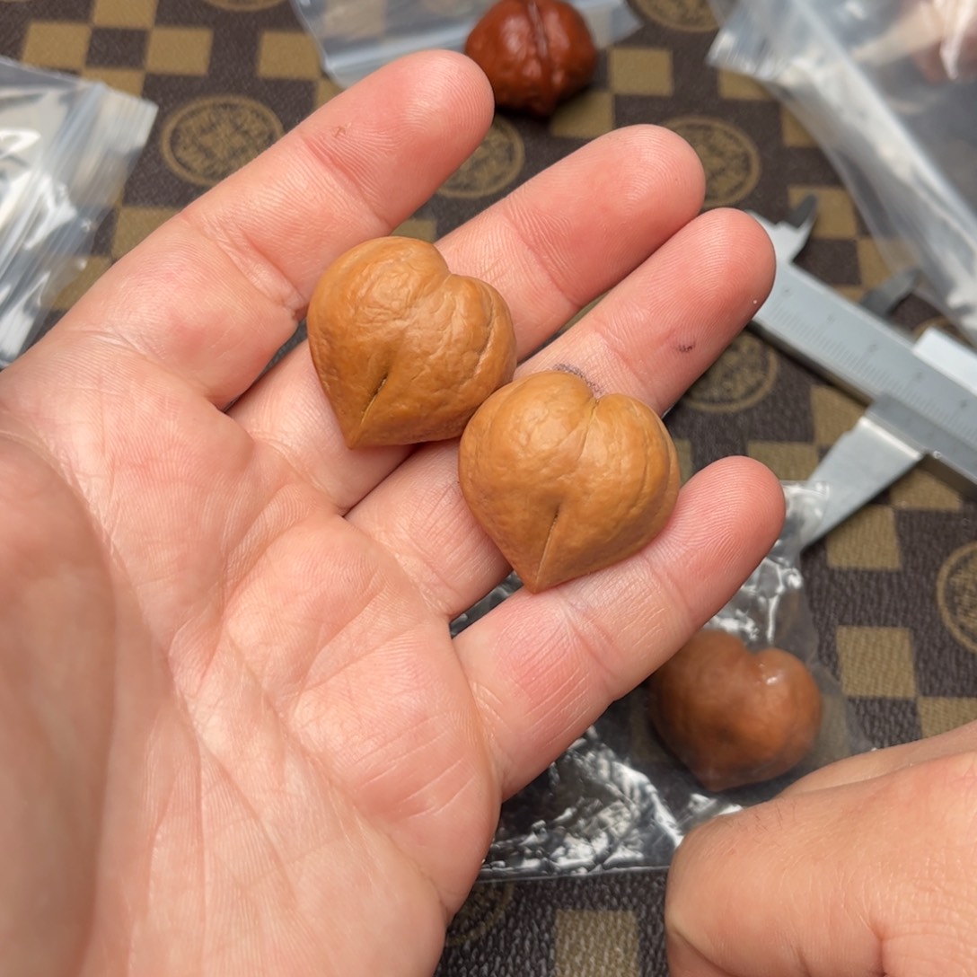 文玩核桃把件52000000000