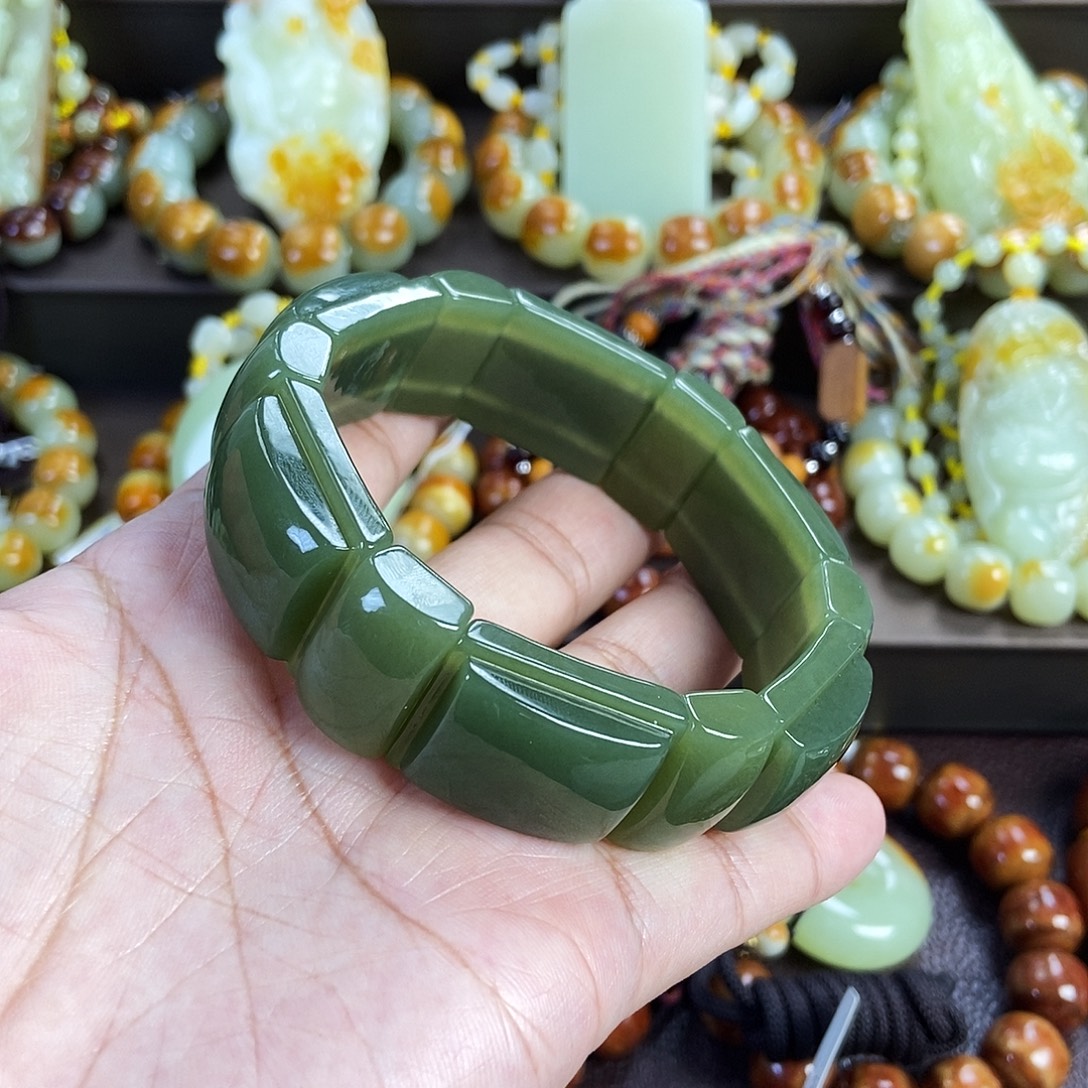 透闪石质玉未镶嵌手链